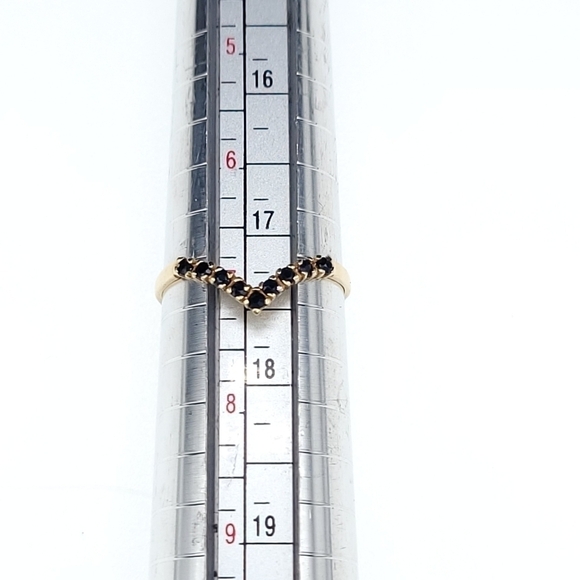 14k yellow gold chevron sapphire ring - Picture 2 of 6